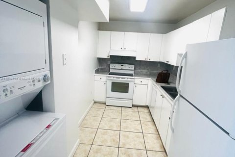 Appartement à louer à Miami, Floride: 2 chambres, 92.16 m2 № 1830605 - photo 4