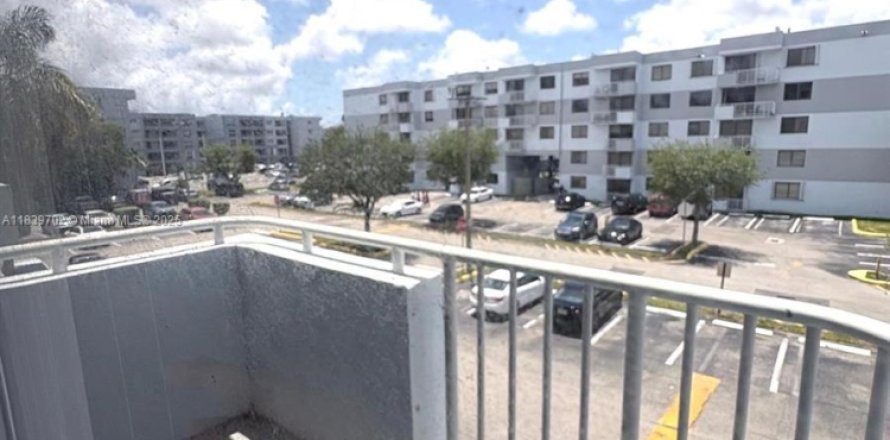 Appartement à Miami, Floride 2 chambres, 92.16 m2 № 1830605