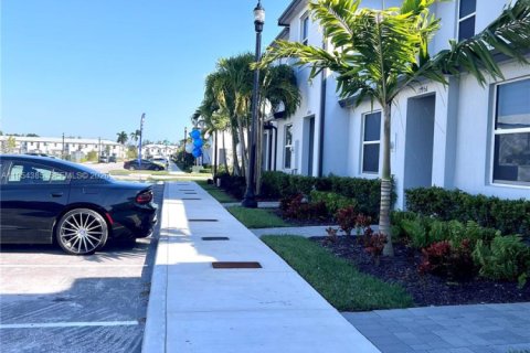 Adosado en alquiler en Homestead, Florida, 3 dormitorios, 129.41 m2 № 2008337 - foto 3