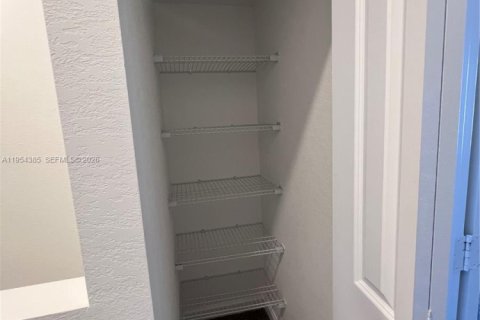 Adosado en alquiler en Homestead, Florida, 3 dormitorios, 129.41 m2 № 2008337 - foto 26