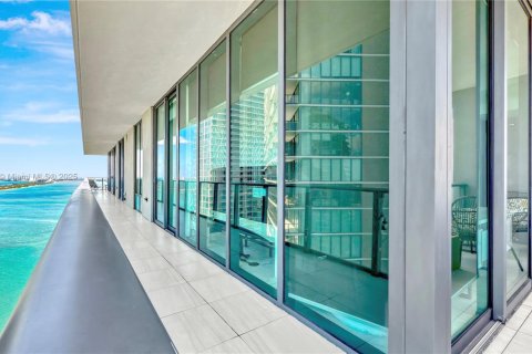 Copropriété à louer à Miami, Floride: 3 chambres, 153.2 m2 № 1981357 - photo 2