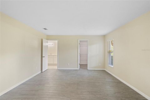 House in Palm Bay, Florida 3 bedrooms, 175.03 sq.m. № 1911482 - photo 25