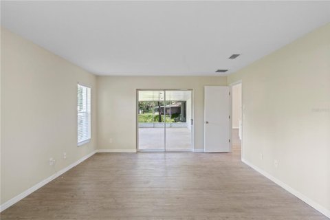 House in Palm Bay, Florida 3 bedrooms, 175.03 sq.m. № 1911482 - photo 27