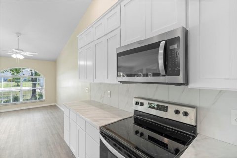 House in Palm Bay, Florida 3 bedrooms, 175.03 sq.m. № 1911482 - photo 12