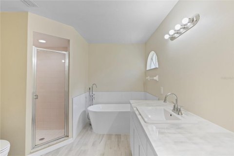 House in Palm Bay, Florida 3 bedrooms, 175.03 sq.m. № 1911482 - photo 30