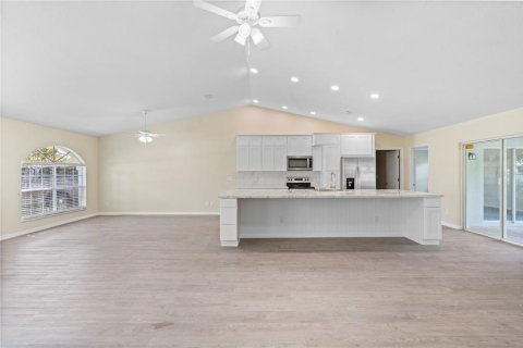 House in Palm Bay, Florida 3 bedrooms, 175.03 sq.m. № 1911482 - photo 8