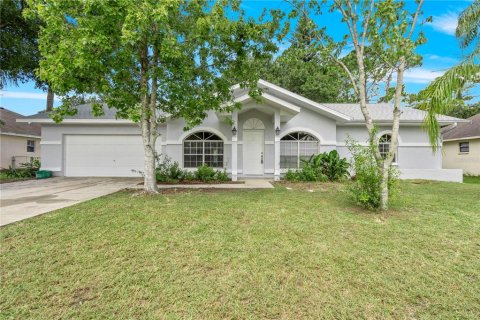 House in Palm Bay, Florida 3 bedrooms, 175.03 sq.m. № 1911482 - photo 1
