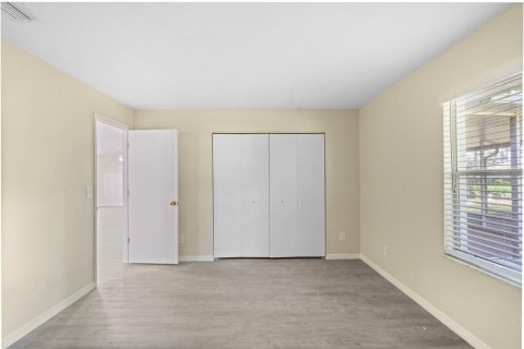 House in Palm Bay, Florida 3 bedrooms, 175.03 sq.m. № 1911482 - photo 23