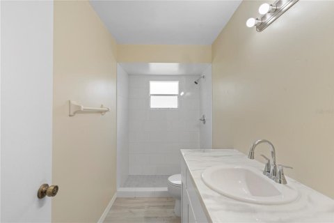 House in Palm Bay, Florida 3 bedrooms, 175.03 sq.m. № 1911482 - photo 20