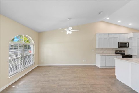 House in Palm Bay, Florida 3 bedrooms, 175.03 sq.m. № 1911482 - photo 13