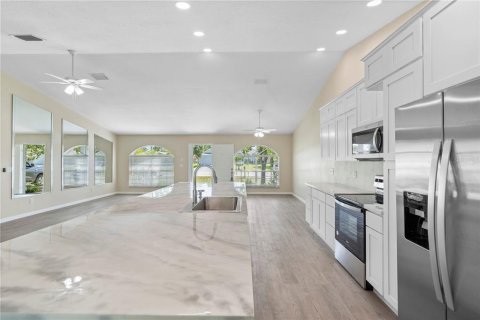 House in Palm Bay, Florida 3 bedrooms, 175.03 sq.m. № 1911482 - photo 7