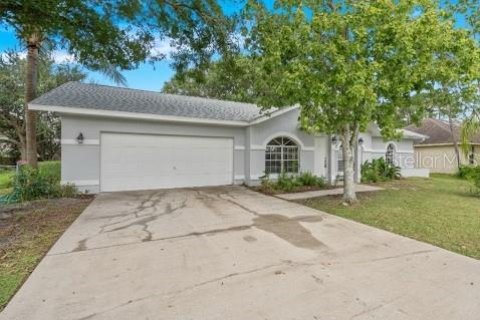House in Palm Bay, Florida 3 bedrooms, 175.03 sq.m. № 1911482 - photo 5