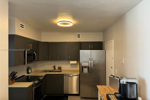 Condo in Miami Beach, Florida, 2 bedrooms  № 1807149 - photo 5