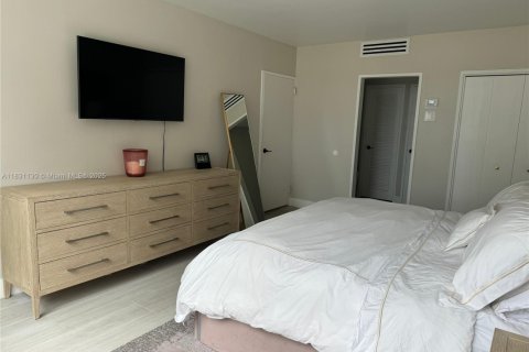 Condo in Miami Beach, Florida, 2 bedrooms  № 1807149 - photo 9