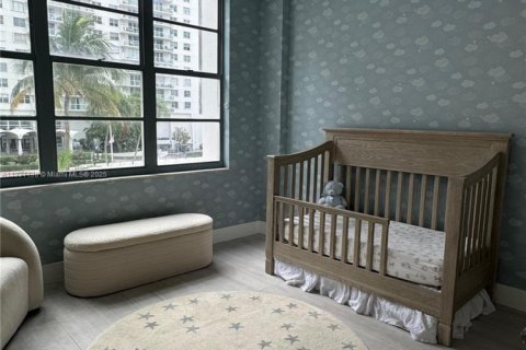 Condo in Miami Beach, Florida, 2 bedrooms  № 1807149 - photo 15
