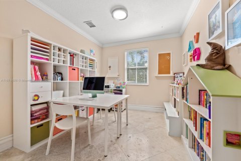 House in Miami, Florida 5 bedrooms, 343.18 sq.m. № 1403046 - photo 22
