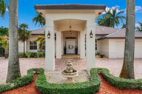 House in Miami, Florida 5 bedrooms, 343.18 sq.m. № 1403046 - photo 1