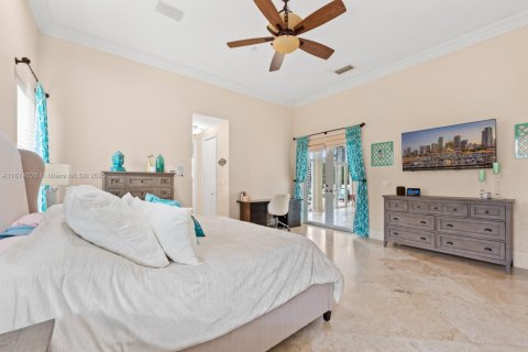 House in Miami, Florida 5 bedrooms, 343.18 sq.m. № 1403046 - photo 24