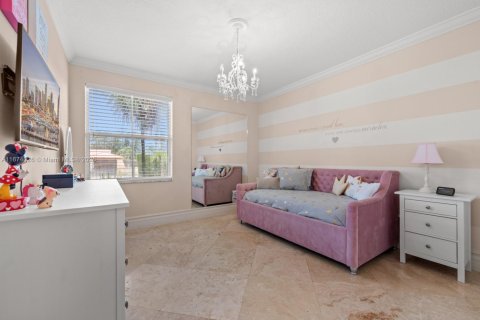 House in Miami, Florida 5 bedrooms, 343.18 sq.m. № 1403046 - photo 19