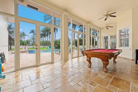 House in Miami, Florida 5 bedrooms, 343.18 sq.m. № 1403046 - photo 28