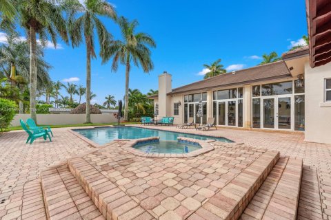 House in Miami, Florida 5 bedrooms, 343.18 sq.m. № 1403046 - photo 30