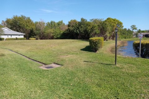 Commercial property in Vero Beach, Florida № 2146662