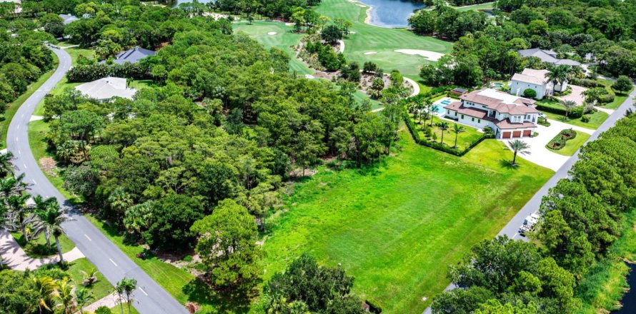 Commercial property in Jupiter, Florida № 2327638