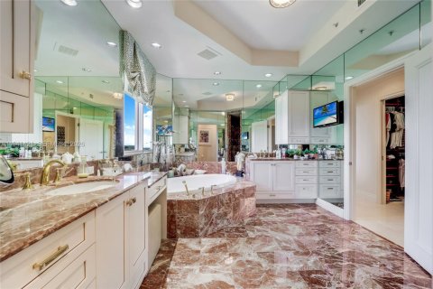 Снять в аренду кондоминиум в Корал-Гейблс, Флорида 3 спальни, 270.07м2, № 1998771 - фото 14