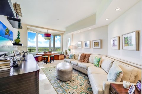 Снять в аренду кондоминиум в Корал-Гейблс, Флорида 3 спальни, 270.07м2, № 1998771 - фото 8