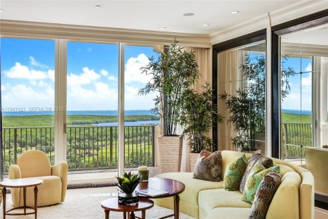 Снять в аренду кондоминиум в Корал-Гейблс, Флорида 3 спальни, 270.07м2, № 1998771 - фото 6