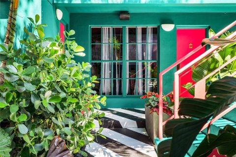 Снять в аренду квартиру в Форт-Лодердейл, Флорида 36.23м2, № 2034620 - фото 2