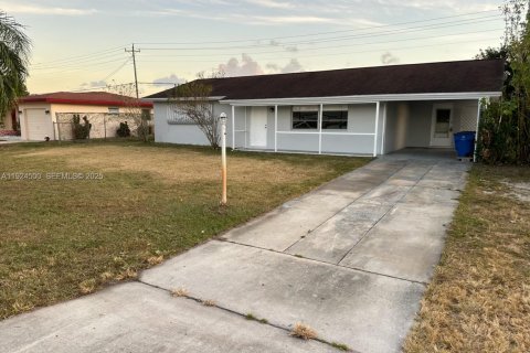Casa en venta en Lehigh Acres, Florida, 3 dormitorios № 1983694 - foto 6