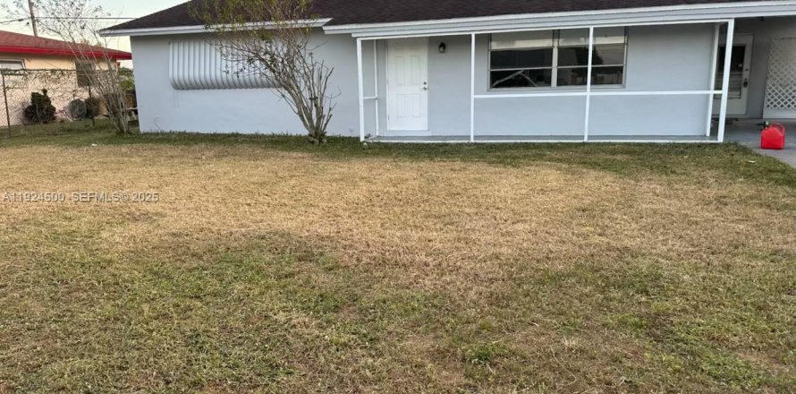 Casa en Lehigh Acres, Florida 3 dormitorios № 1983694
