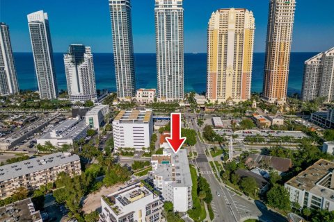 Condo in Sunny Isles Beach, Florida, 1 bedroom  № 1862952 - photo 2