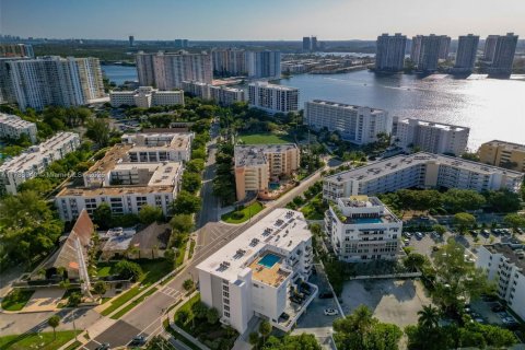 Condo in Sunny Isles Beach, Florida, 1 bedroom  № 1862952 - photo 22