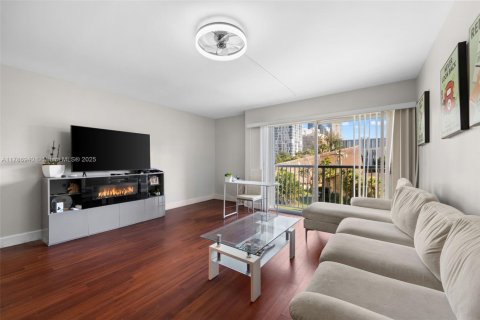 Condo in Sunny Isles Beach, Florida, 1 bedroom  № 1862952 - photo 10