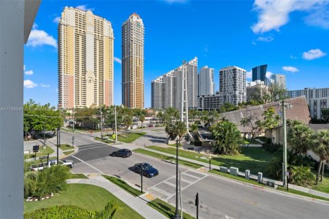 Condo in Sunny Isles Beach, Florida, 1 bedroom  № 1862952 - photo 17