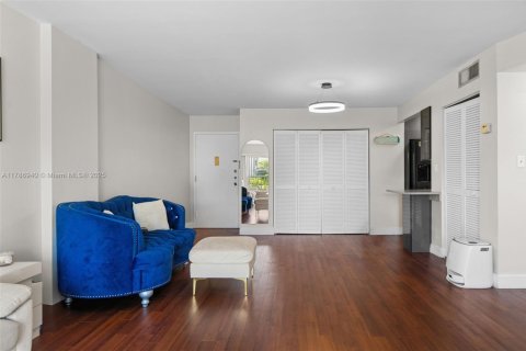 Condo in Sunny Isles Beach, Florida, 1 bedroom  № 1862952 - photo 6