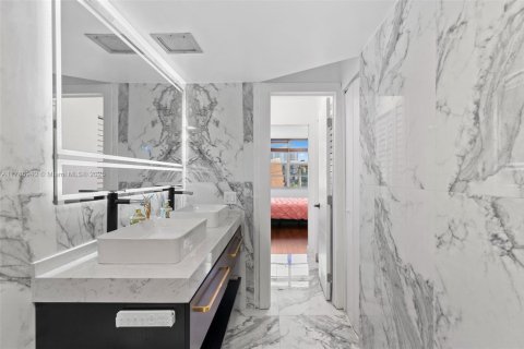 Condo in Sunny Isles Beach, Florida, 1 bedroom  № 1862952 - photo 12