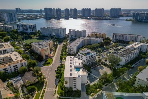 Condo in Sunny Isles Beach, Florida, 1 bedroom  № 1862952 - photo 23
