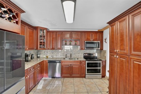 Immobilier commercial à vendre à Miami, Floride: 239.69 m2 № 2046444 - photo 11