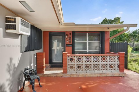 Immobilier commercial à vendre à Miami, Floride: 239.69 m2 № 2046444 - photo 5