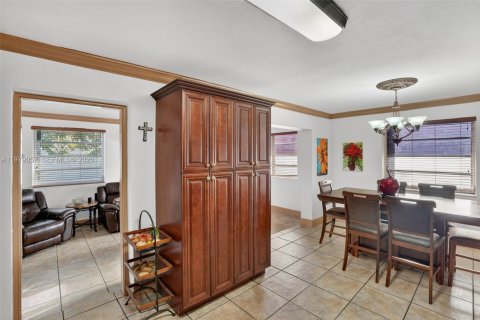 Immobilier commercial à vendre à Miami, Floride: 239.69 m2 № 2046444 - photo 13