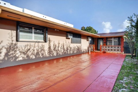 Immobilier commercial à vendre à Miami, Floride: 239.69 m2 № 2046444 - photo 4