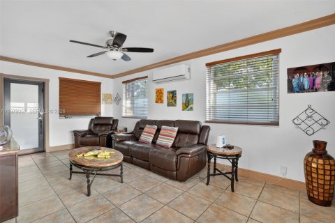 Immobilier commercial à vendre à Miami, Floride: 239.69 m2 № 2046444 - photo 14