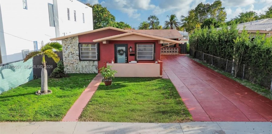 Immobilier commercial à Miami, Floride 239.69 m2 № 2046444