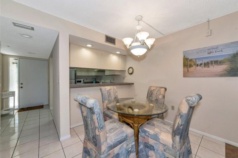 Condo in Sarasota, Florida, 2 bedrooms  № 1746393 - photo 8