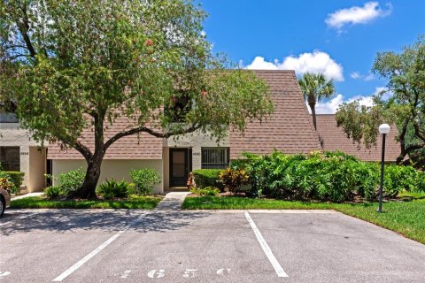 Condo in Sarasota, Florida, 2 bedrooms  № 1746393 - photo 1