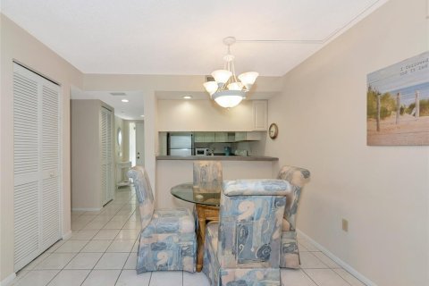 Condo in Sarasota, Florida, 2 bedrooms  № 1746393 - photo 10