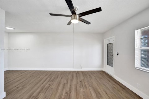 Condo in Fort Lauderdale, Florida, 1 bedroom  № 1796260 - photo 13